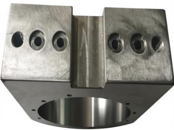Water-cooled bearing housing